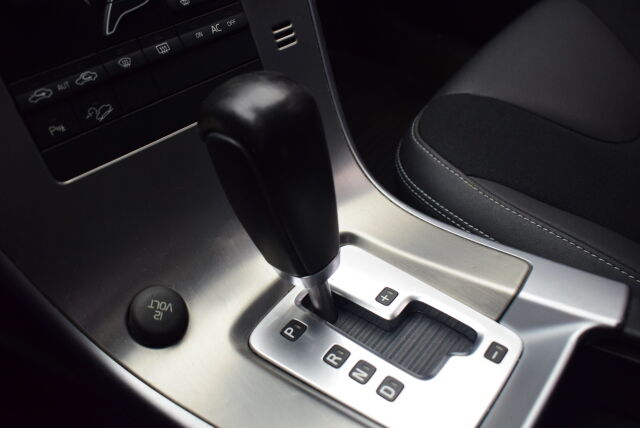 VOLVO XC60 2010 2,4D AWD Momentum aut