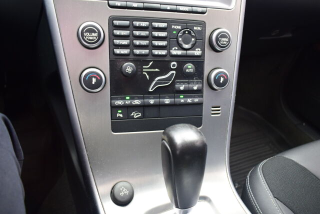 VOLVO XC60 2010 2,4D AWD Momentum aut