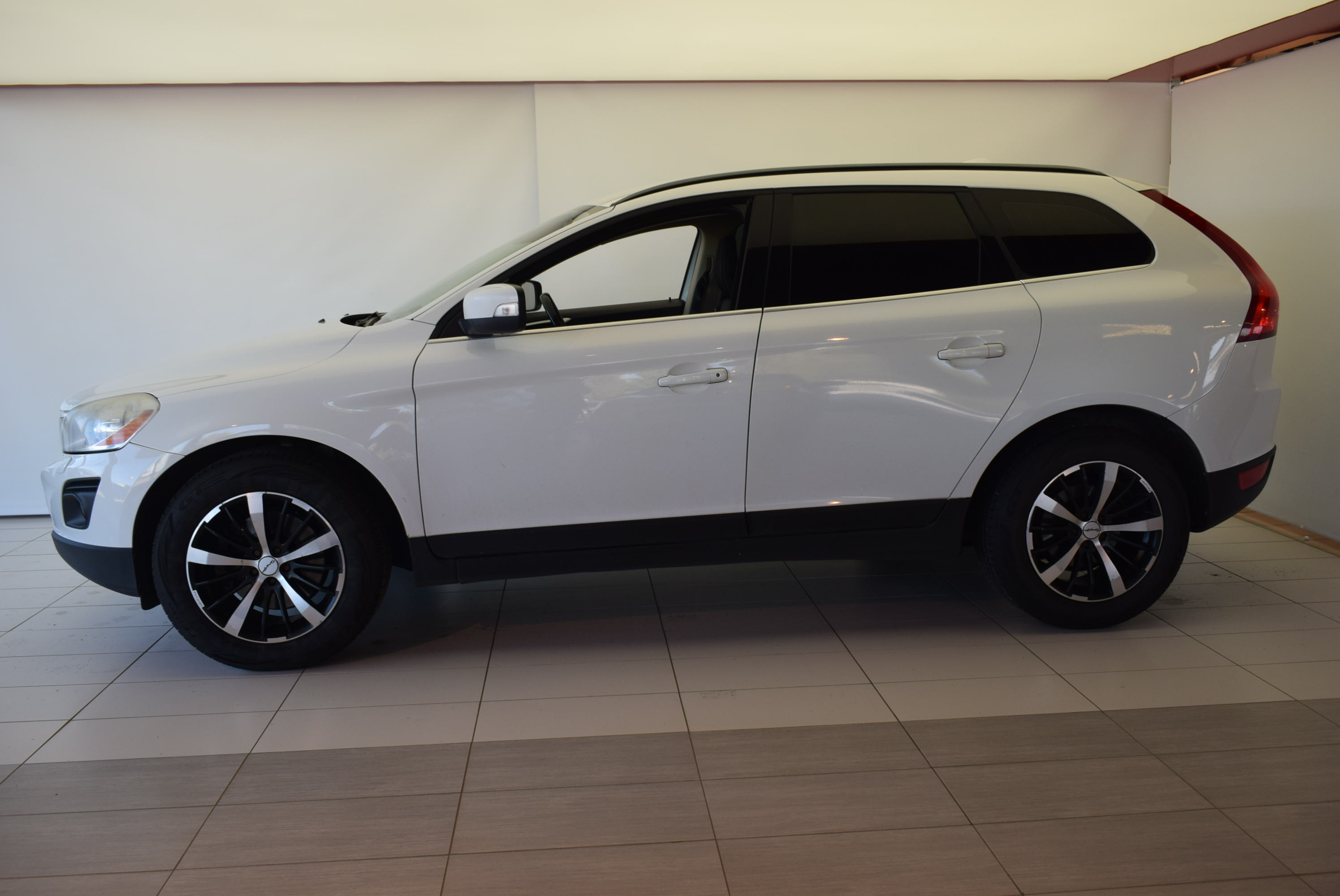 Volvo XC60 2,4D AWD Momentum aut 2010, photo 4/30