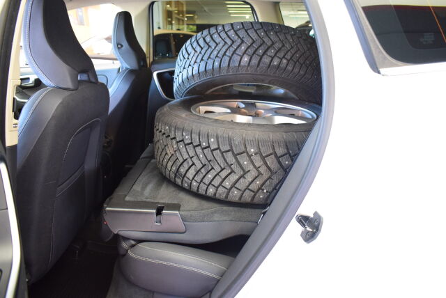 VOLVO XC60 2010 2,4D AWD Momentum aut