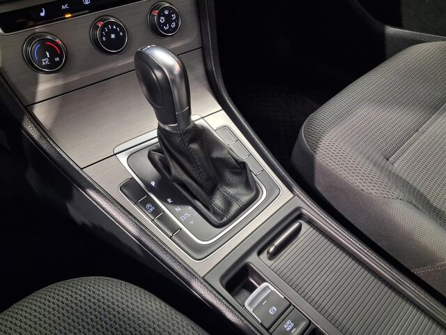 VOLKSWAGEN Golf 2014 Comfortline 1,2 TSI 77 kW (105 hv) BlueMotion Technology DSG-automaatti 4-ov