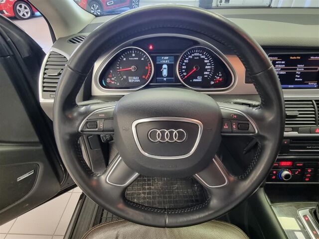 AUDI Q7 2012 3,0 V6 TDI  180 kW quattro tiptronic. 7-ist. / Navi / Webasto / Koukku / BOSE / P-Kamera