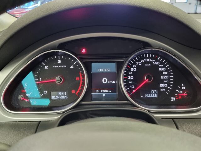 AUDI Q7 2012 3,0 V6 TDI  180 kW quattro tiptronic. 7-ist. / Navi / Webasto / Koukku / BOSE / P-Kamera