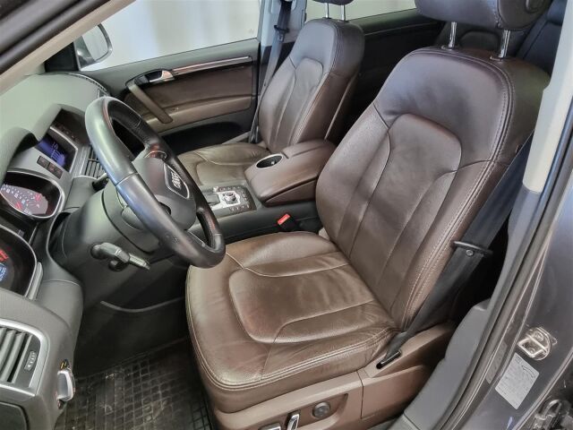 AUDI Q7 2012 3,0 V6 TDI  180 kW quattro tiptronic. 7-ist. / Navi / Webasto / Koukku / BOSE / P-Kamera