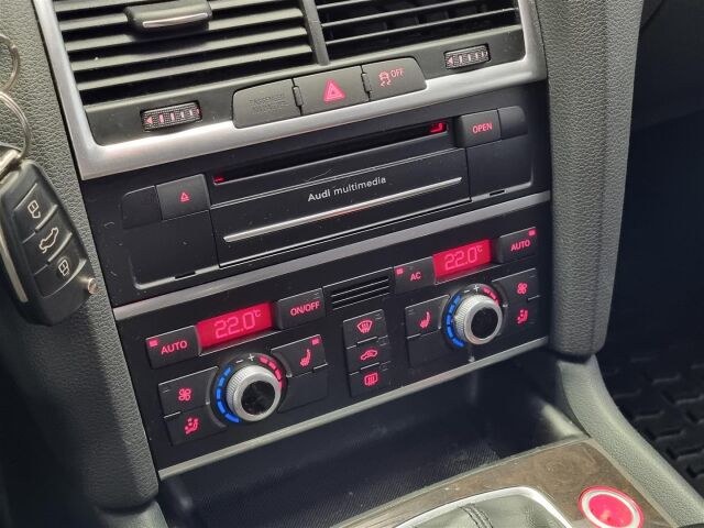 AUDI Q7 2012 3,0 V6 TDI  180 kW quattro tiptronic. 7-ist. / Navi / Webasto / Koukku / BOSE / P-Kamera