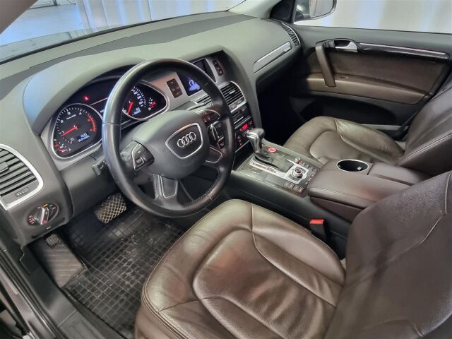 AUDI Q7 2012 3,0 V6 TDI  180 kW quattro tiptronic. 7-ist. / Navi / Webasto / Koukku / BOSE / P-Kamera