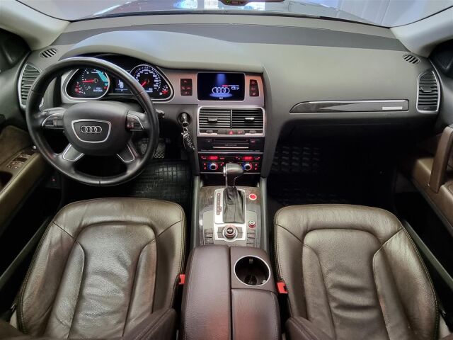 AUDI Q7 2012 3,0 V6 TDI  180 kW quattro tiptronic. 7-ist. / Navi / Webasto / Koukku / BOSE / P-Kamera