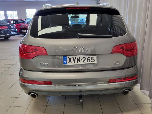 AUDI Q7 2012 3,0 V6 TDI  180 kW quattro tiptronic. 7-ist. / Navi / Webasto / Koukku / BOSE / P-Kamera