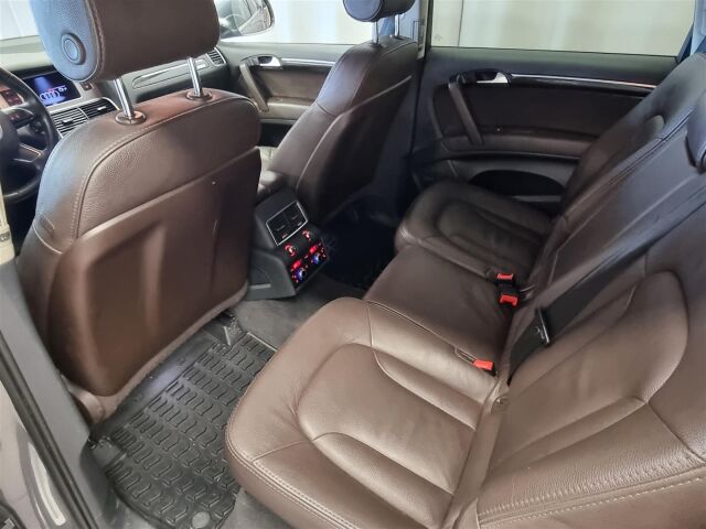 AUDI Q7 2012 3,0 V6 TDI  180 kW quattro tiptronic. 7-ist. / Navi / Webasto / Koukku / BOSE / P-Kamera