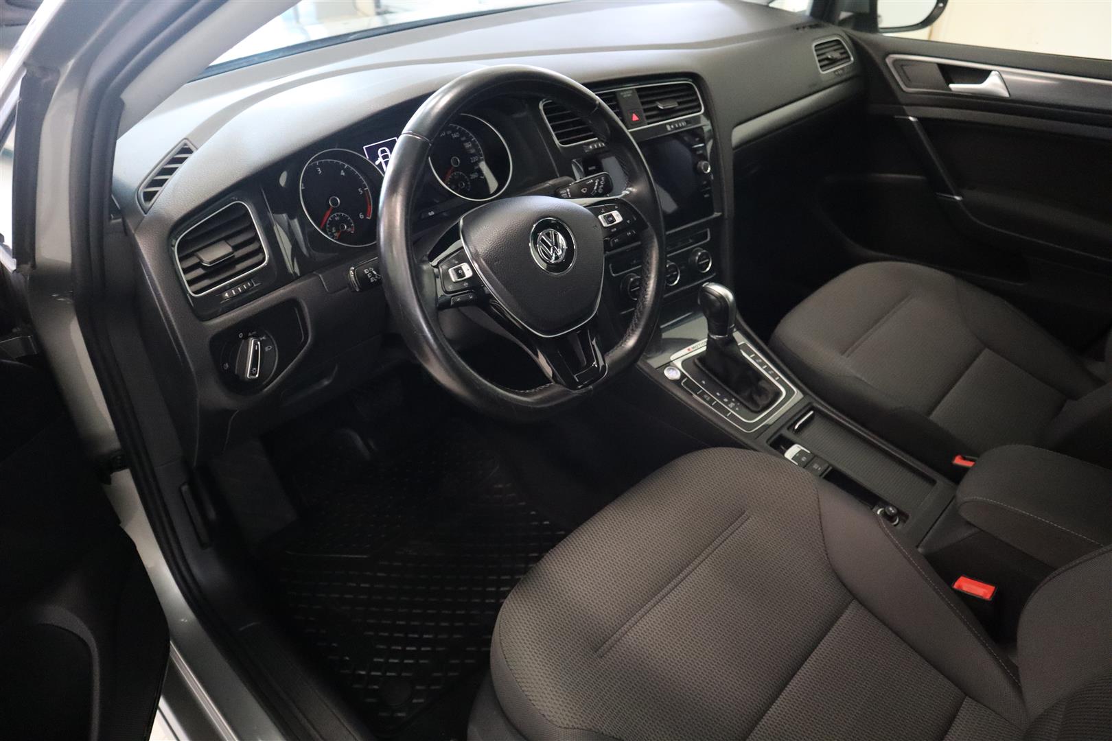 Volkswagen Golf 2019, kuva 5/25