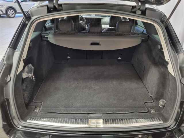 MERCEDES-BENZ E 2018 220 d T A Business / Navi / Koukku / 360-Kamera /
