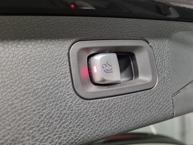 MERCEDES-BENZ E 2018 220 d T A Business / Navi / Koukku / 360-Kamera /