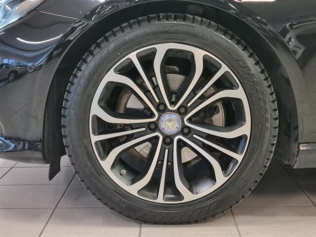 MERCEDES-BENZ E 2018 220 d T A Business / Navi / Koukku / 360-Kamera /