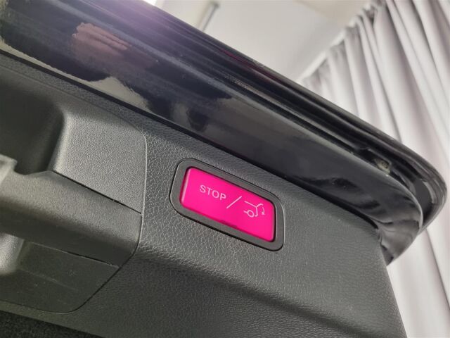 MERCEDES-BENZ E 2018 220 d T A Business / Navi / Koukku / 360-Kamera /