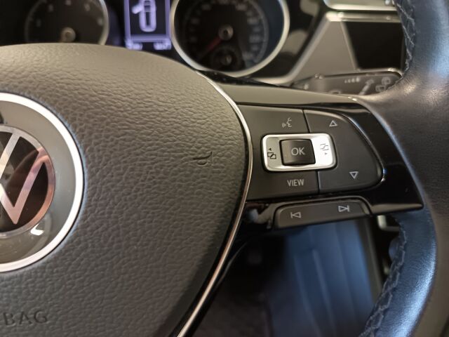 VOLKSWAGEN Touran 2022 Comfort Family 1,5 TSI EVO 110 kW DSG-automaatti