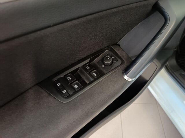 VOLKSWAGEN Touran 2022 Comfort Family 1,5 TSI EVO 110 kW DSG-automaatti