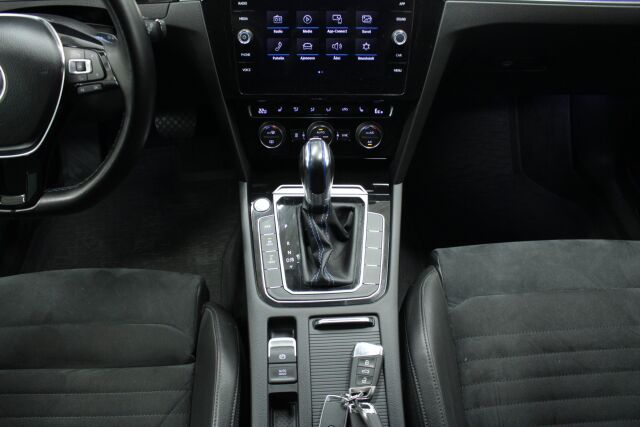 VOLKSWAGEN Passat 2018 Variant GTE Plug-In Hybrid 160 kW (218 hv) DSG-automaatti