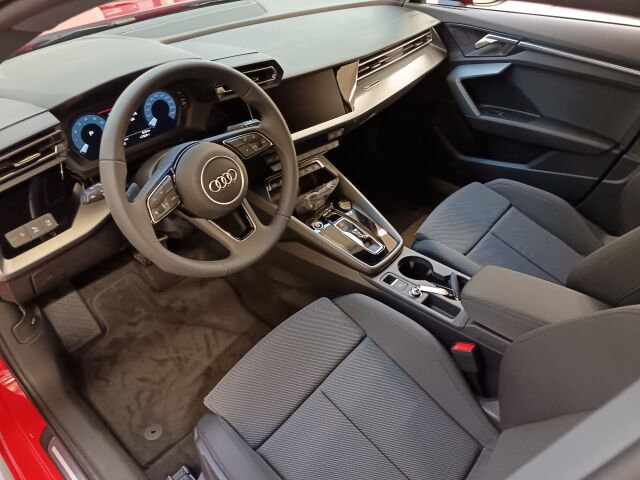 Audi A3 2025 Sportback 30 TFSI, Nyt 3 vuoden jatkoturva veloituksetta.