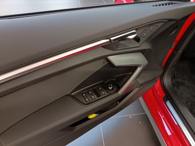 Audi A3 2025 Sportback 30 TFSI, Nyt 3 vuoden jatkoturva veloituksetta.