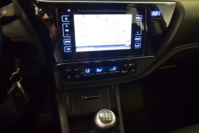TOYOTA Auris 2015 Touring Sports 1,6 D-4D Active