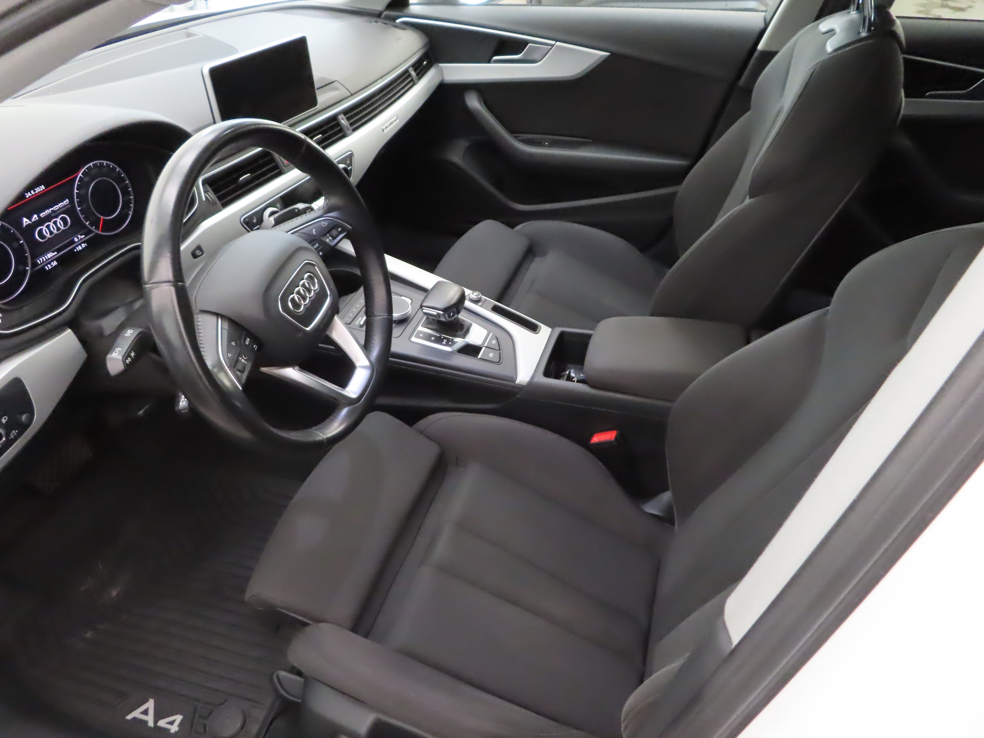 Audi A4 Allroad 2016, kuva 6/11