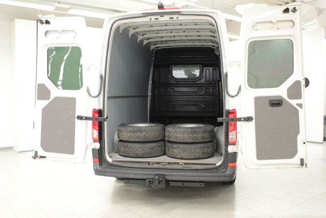 VOLKSWAGEN Crafter 2017 35 umpipakettiauto 2,0 TDI 103 kW, 3640