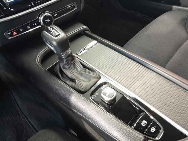 VOLVO V90 2017 D4 AWD Momentum aut / Ilman ADBLUE / jakohihna vaih.