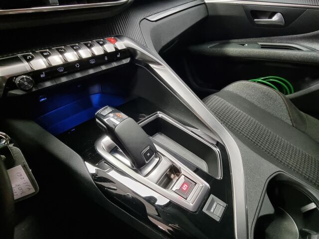 PEUGEOT 3008 2018 Active PureTech 130 Automaatti /Vetokoukku / M-Lämmitin