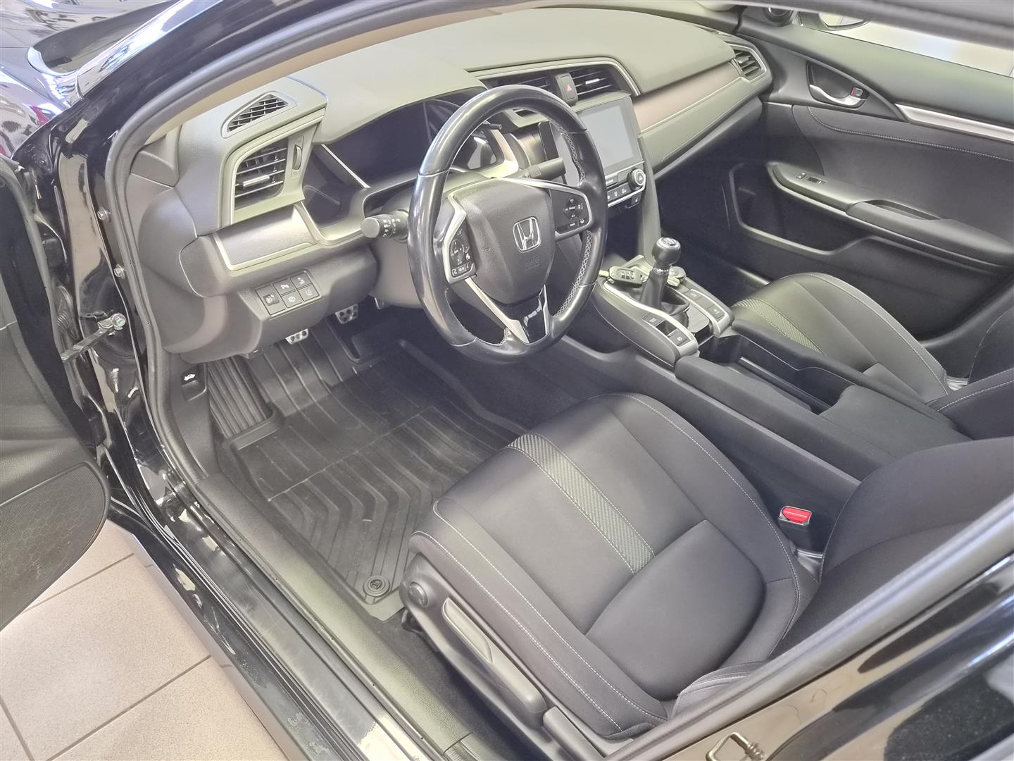 Honda Civic Sedan 182 hv Sport 2018, photo 7/21