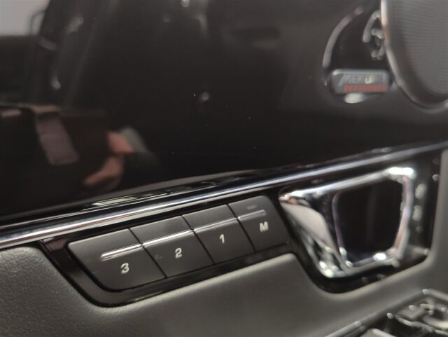 JAGUAR XJ 2015 3,0 V6 TD 275 Portfolio LWB *Lang-malli Huikeilla varusteilla*
