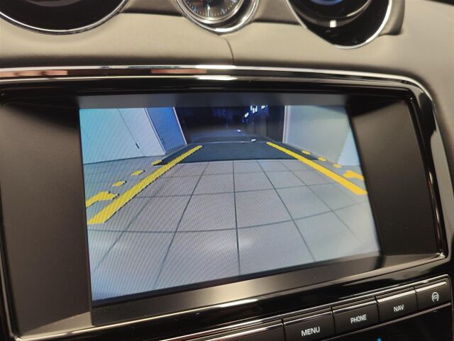 JAGUAR XJ 2015 3,0 V6 TD 275 Portfolio LWB *Lang-malli Huikeilla varusteilla*