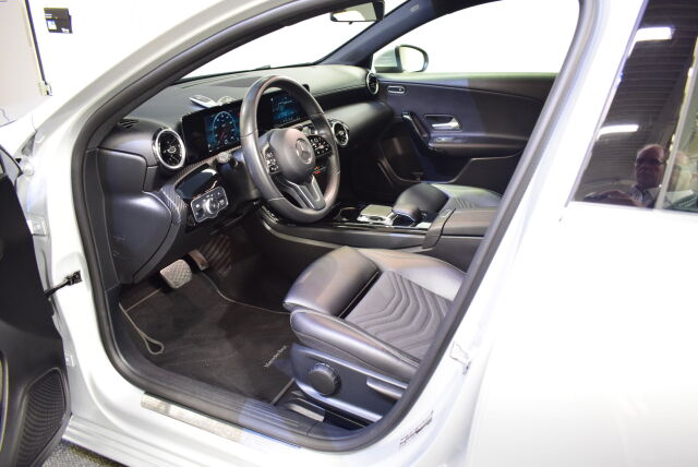MERCEDES-BENZ A 2018 200 A Launch Edition Style