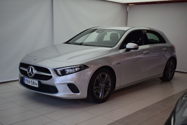 MERCEDES-BENZ A 2018 200 A Launch Edition Style