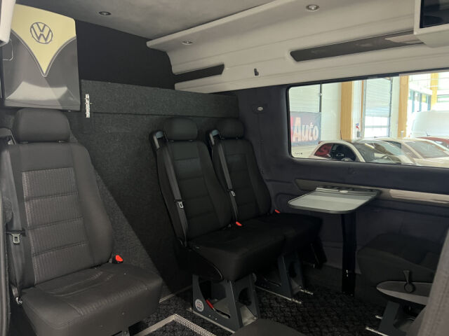 VOLKSWAGEN Crafter 2020 2.0TDI 177HV 4X4 AUT MA SIS ALV BUSINESS GL*Webasto *Koukku *2+2+3 Hlö