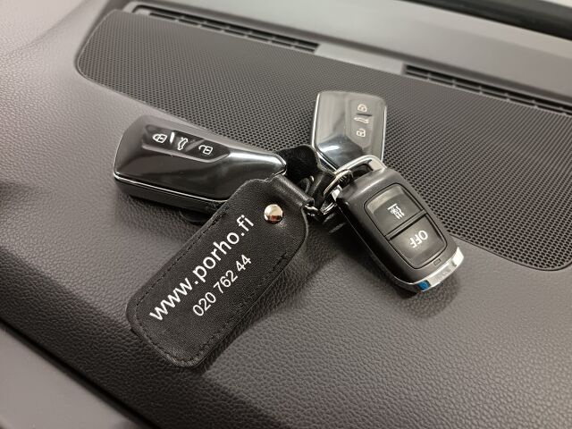 VOLKSWAGEN Golf 2020 First Edition 1,5 eTSI 110 kW (MHEV) DSG-aut.**HIENO SUOSIKKI KAIKILLA MAUSTEILLA*WEBASTO YM..