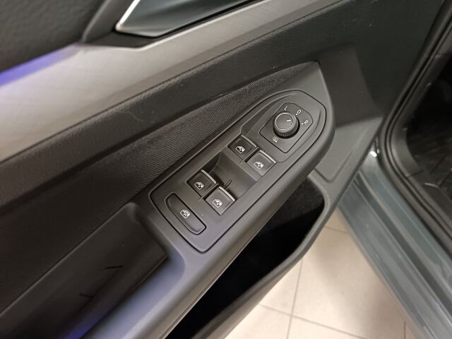 VOLKSWAGEN Golf 2020 First Edition 1,5 eTSI 110 kW (MHEV) DSG-aut.**HIENO SUOSIKKI KAIKILLA MAUSTEILLA*WEBASTO YM..