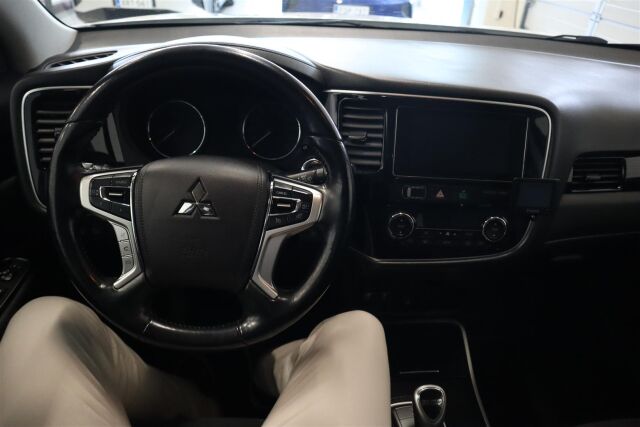 MITSUBISHI Outlander 2017 2,0 MIVEC Intense CVT 4WD 5P