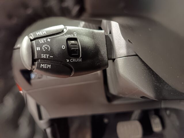 PEUGEOT e-2008 2022 Active Pack 50 kWh 136 Automaatti