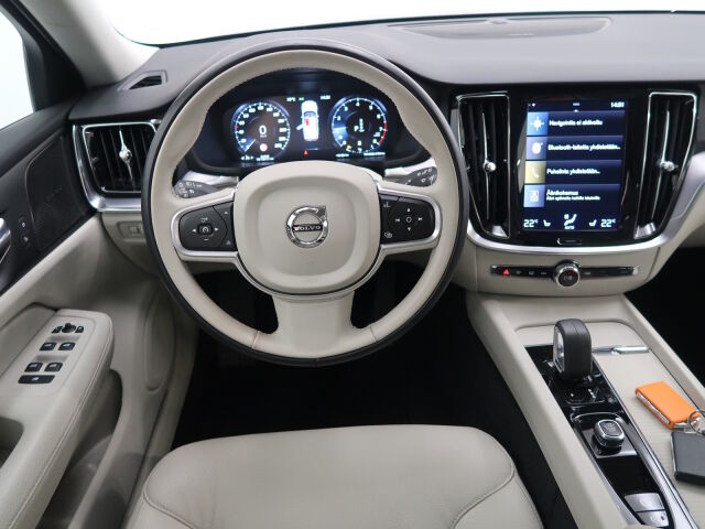 Volvo V60 2022 B3 MHEV Momentum Edition DCT Automaatti