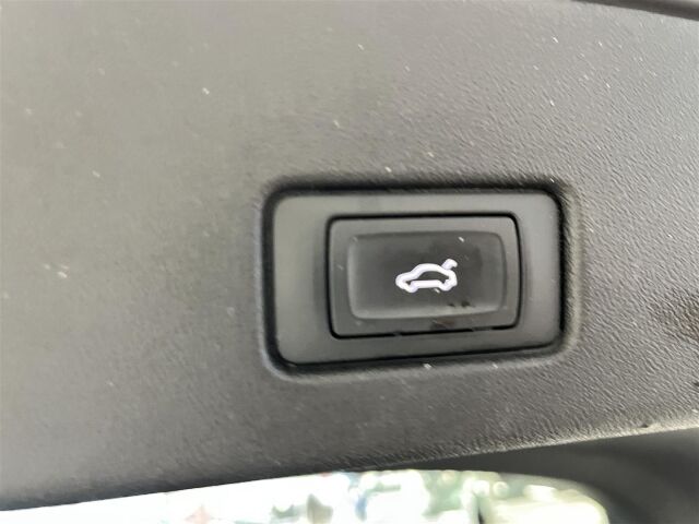 Audi Q4 e-tron 2022 50 e-tron quattro, 1-omisteinen suomiauto! Matriisi ledit, vetokoukku, uudet kesärenkaat! Takuu!