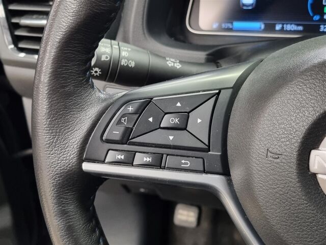 NISSAN Leaf 2023 N-Connecta MY22 39 kWh LED FI / Navi / 360-Kamera / ACC / Koukku
