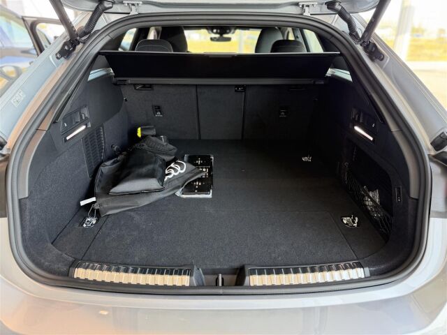Audi A6 2026 Avant e-hybrid quattro 220 kW | Tehdastakuu 5v / 100tkm |