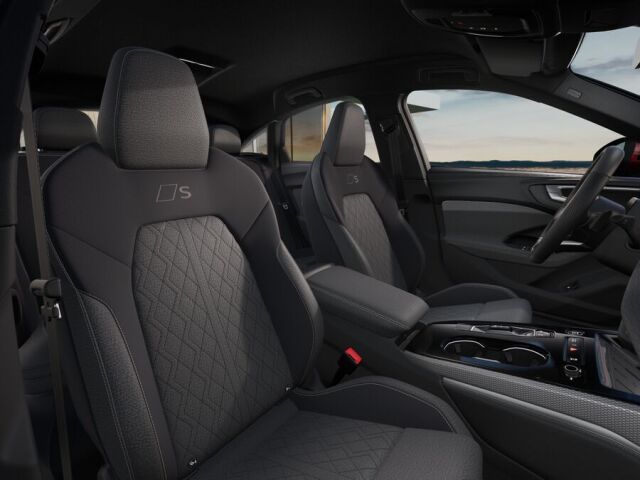 Audi A5 2026 Sedan e-hybrid quattro 220 kW: Tulossa varastoon. Uudistunut mv2026!