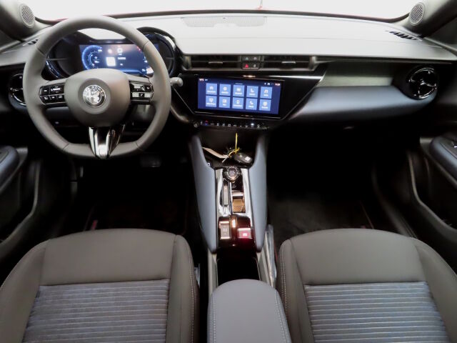 Alfa Romeo Junior 2026 ibrida Automaatti Edizione *Heti toimitukseen