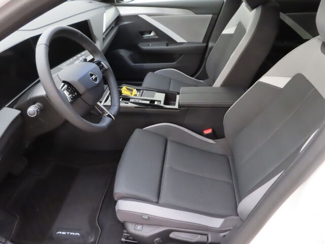 Opel Astra 2026 Sports Tourer Edition Plus Hybrid 145 Automaatti *Korko 1,9% + kulut *TÄHÄN AUTOON TALVIRENKAAT 399€