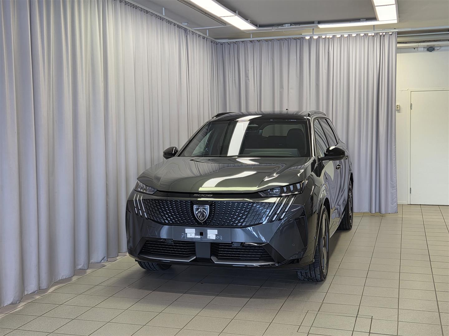 Peugeot E-5008 2026, photo 2/21