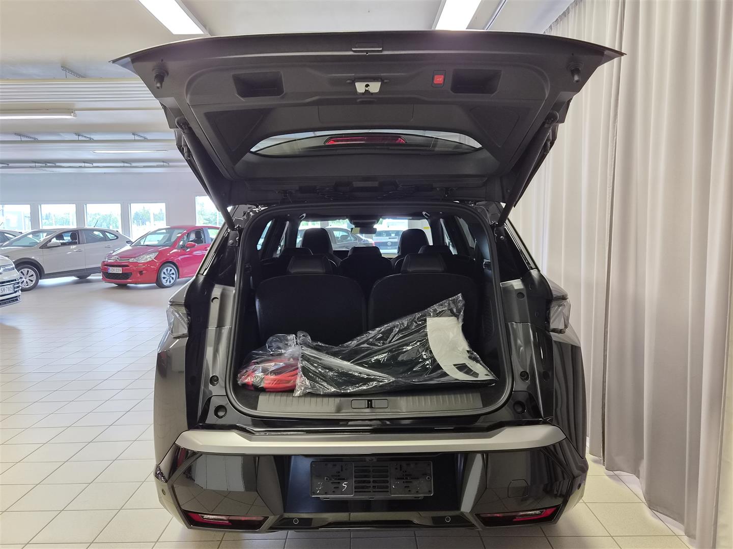 Peugeot E-5008 2026, photo 6/21