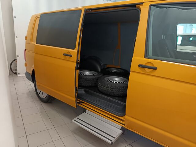 VOLKSWAGEN Transporter 2024 umpipakettiauto Pitkä 2,0 TDI 110 kW 4Motion DSG 3200kg (MAR)