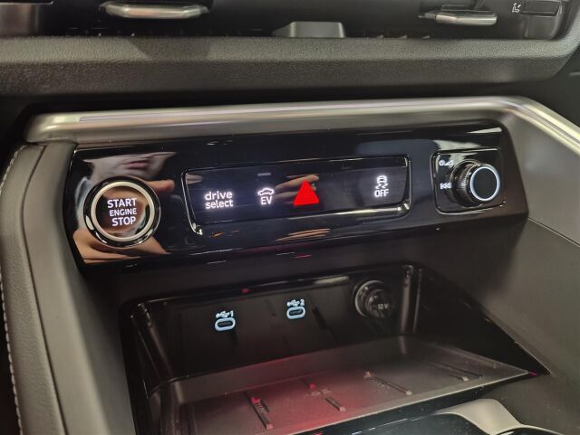 Audi Q5 2026 e-hybrid quattro 220 kW | Tehdastakuu 5v / 100tkm |