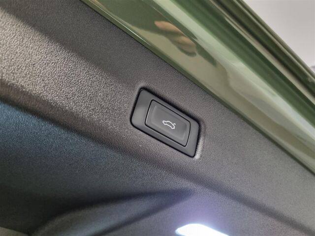 Audi Q5 2026 e-hybrid quattro 220 kW | Tämä myyty, vastaava Grenadine punainen saatavana |